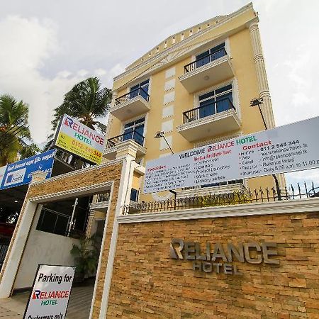 Oyo 126 Reliance Hotel コロンボ エクステリア 写真