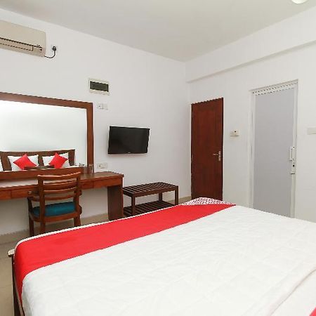 Oyo 126 Reliance Hotel コロンボ エクステリア 写真