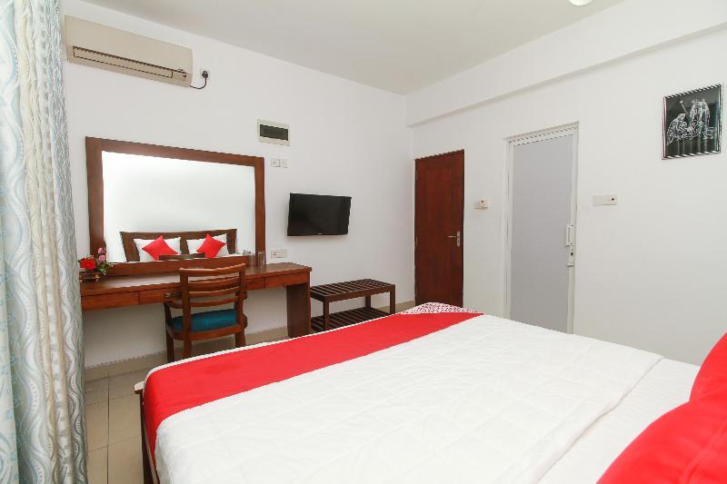 Oyo 126 Reliance Hotel コロンボ エクステリア 写真