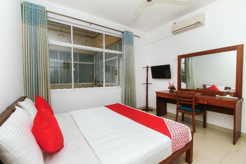 Oyo 126 Reliance Hotel コロンボ エクステリア 写真